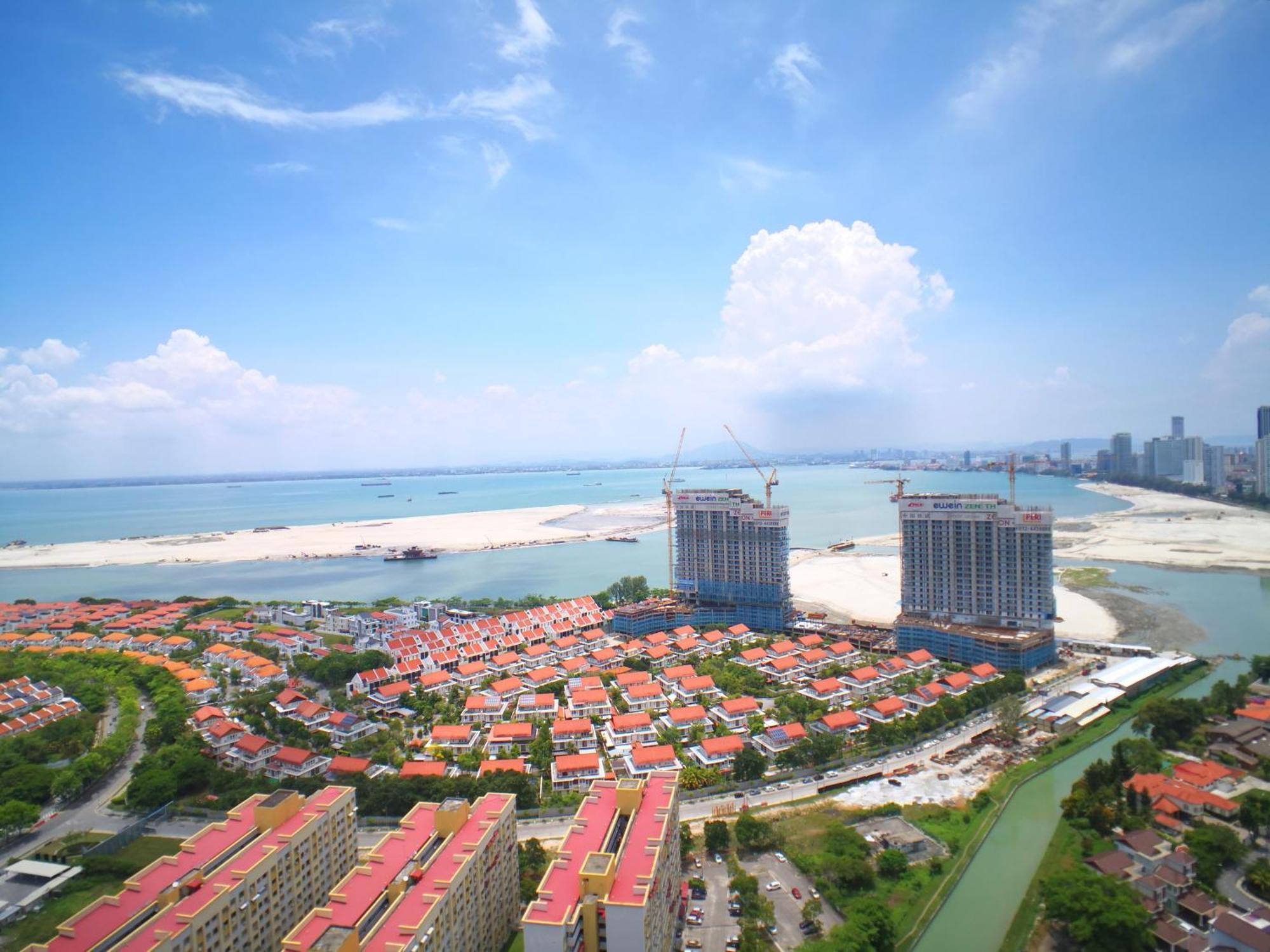 The Landmark Seaview Gurney * Georgetown